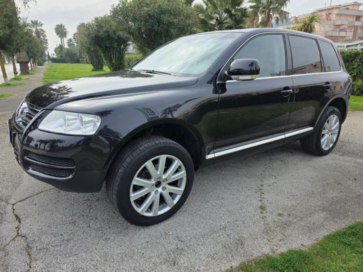 VOLKSWAGEN Touareg 2