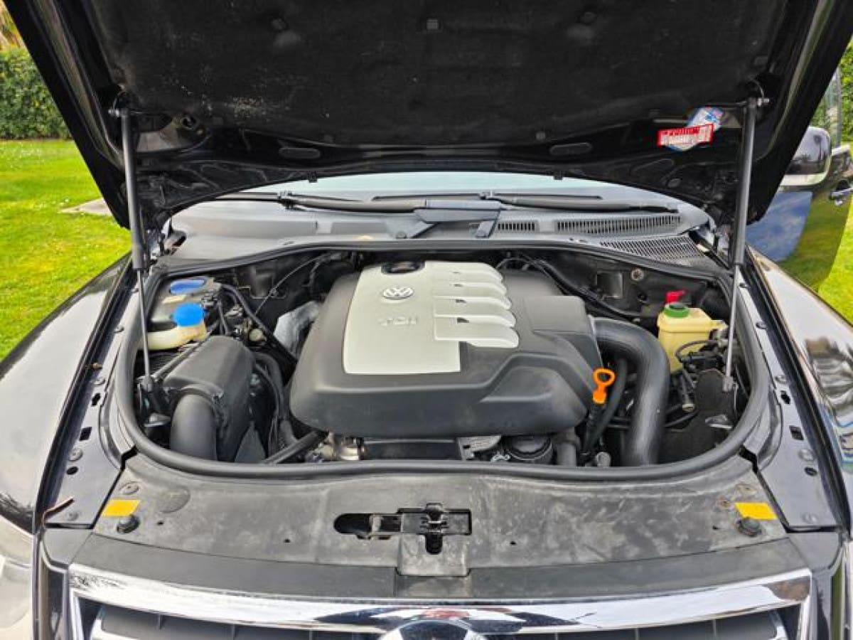 VOLKSWAGEN Touareg 9