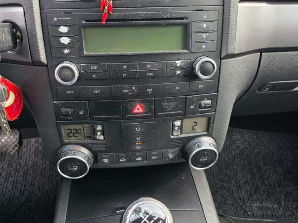 VOLKSWAGEN Touareg 10