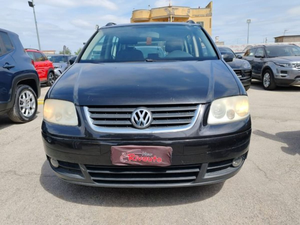 VOLKSWAGEN Touran 109750206