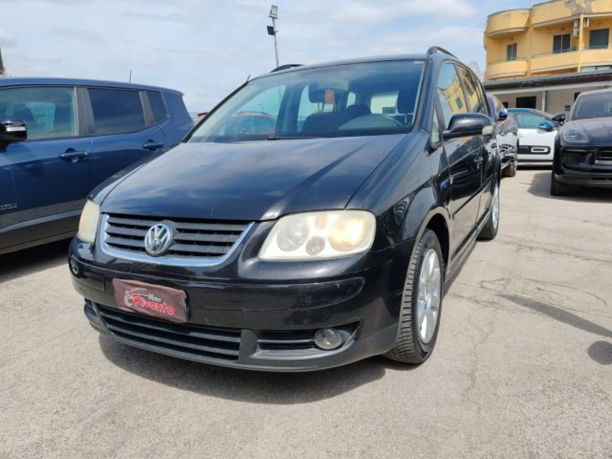 VOLKSWAGEN Touran 8