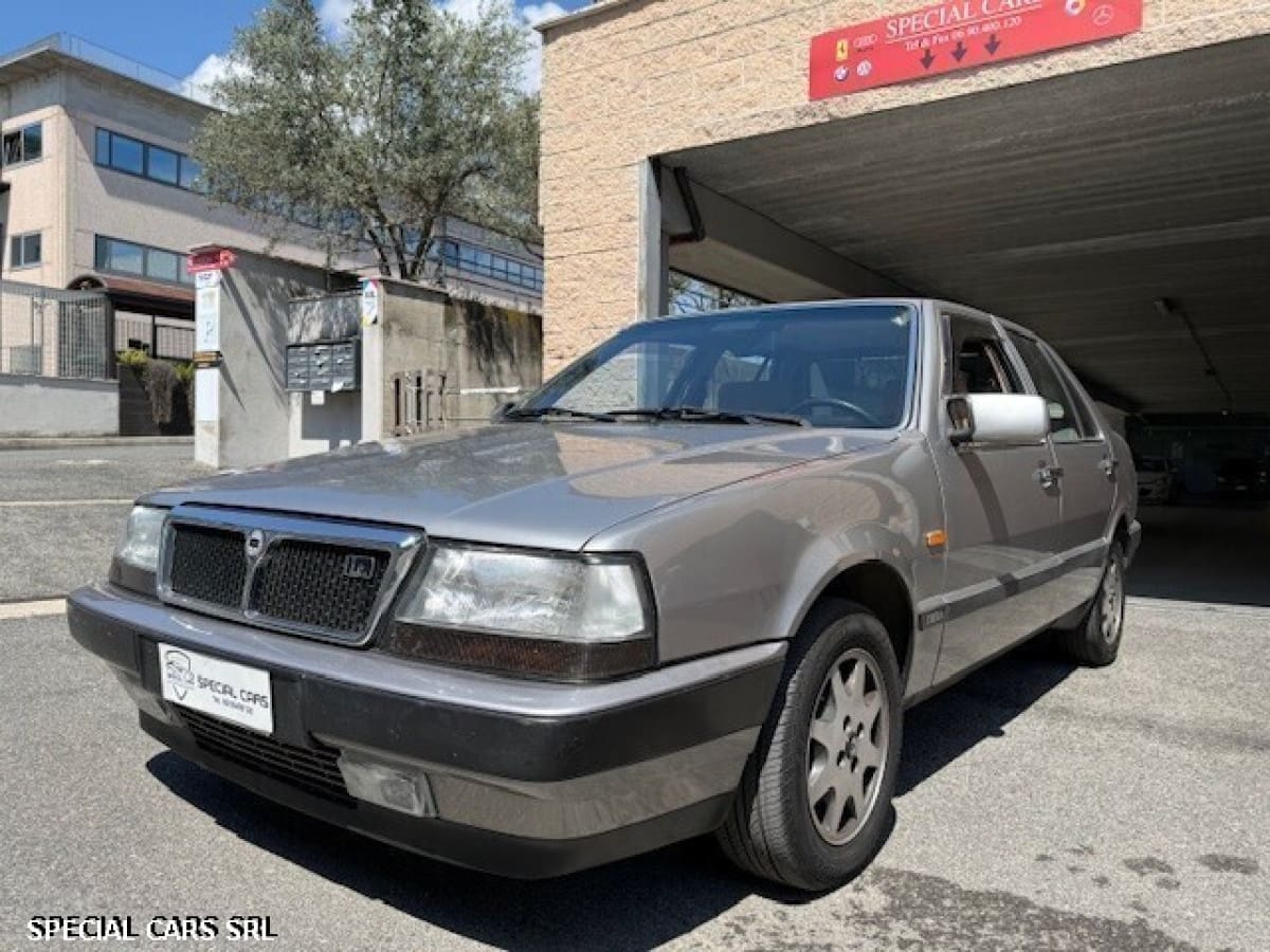 LANCIA Thema 8