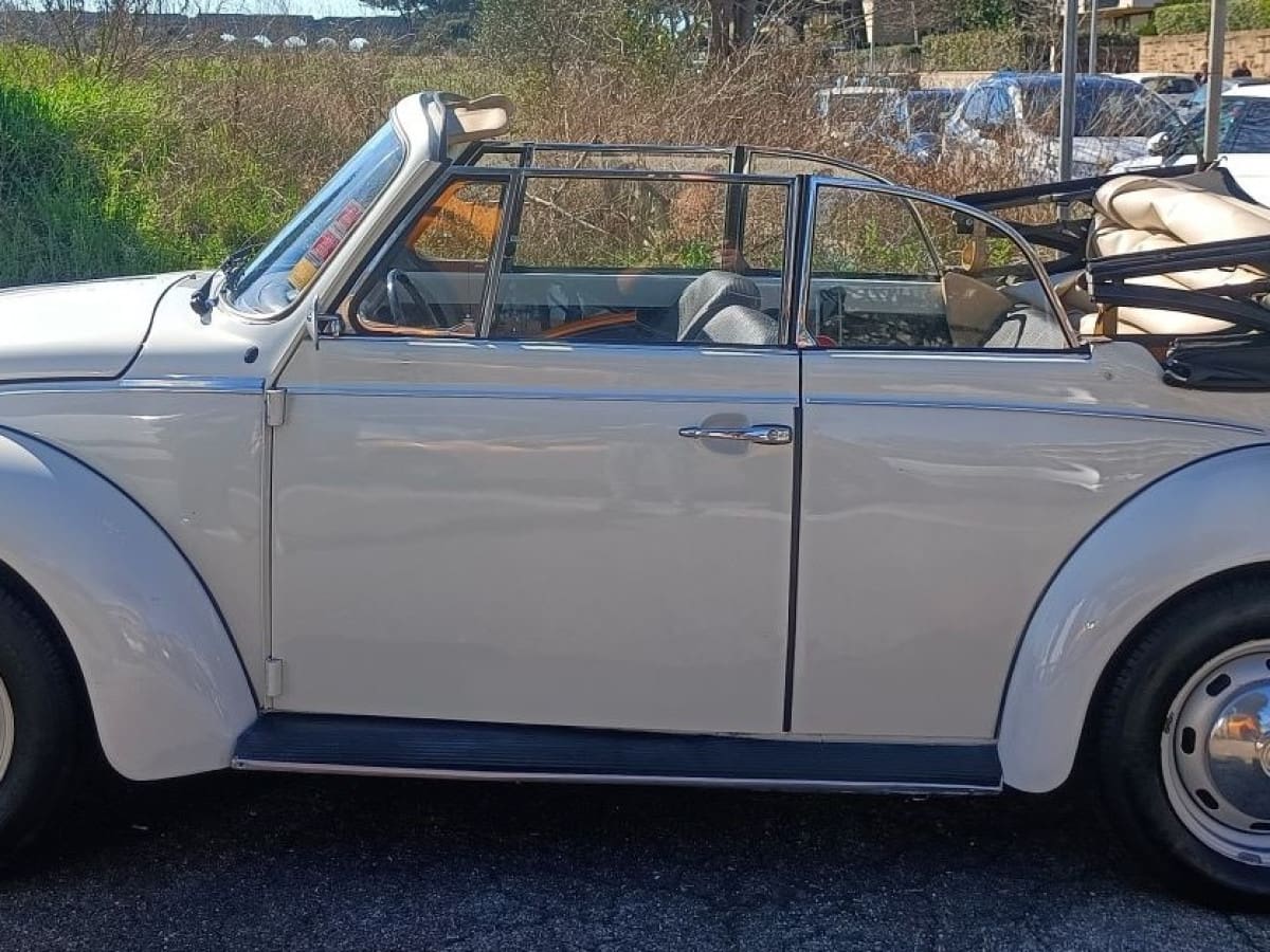 VOLKSWAGEN MAGGIOLONE 1303 CABRIOLET 11