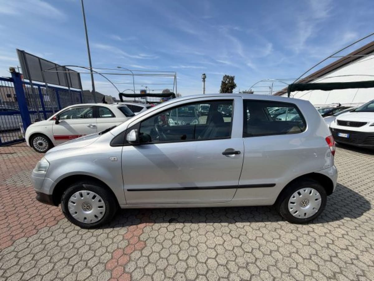 VOLKSWAGEN Fox 2