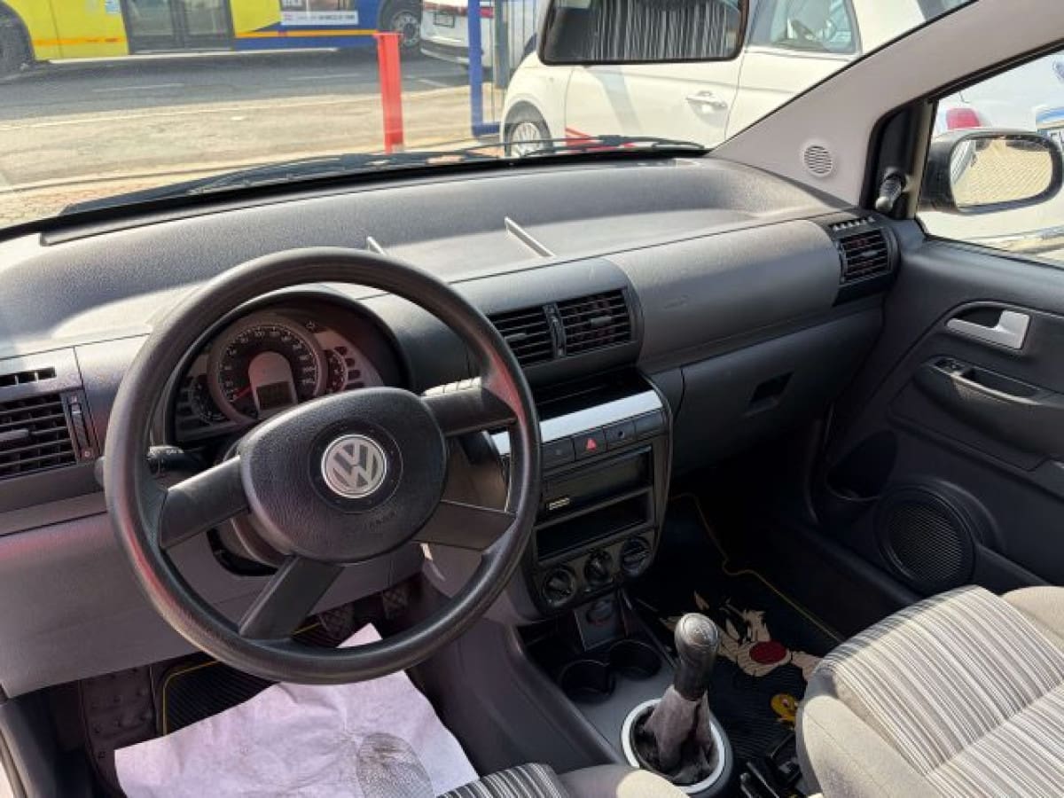 VOLKSWAGEN Fox 4
