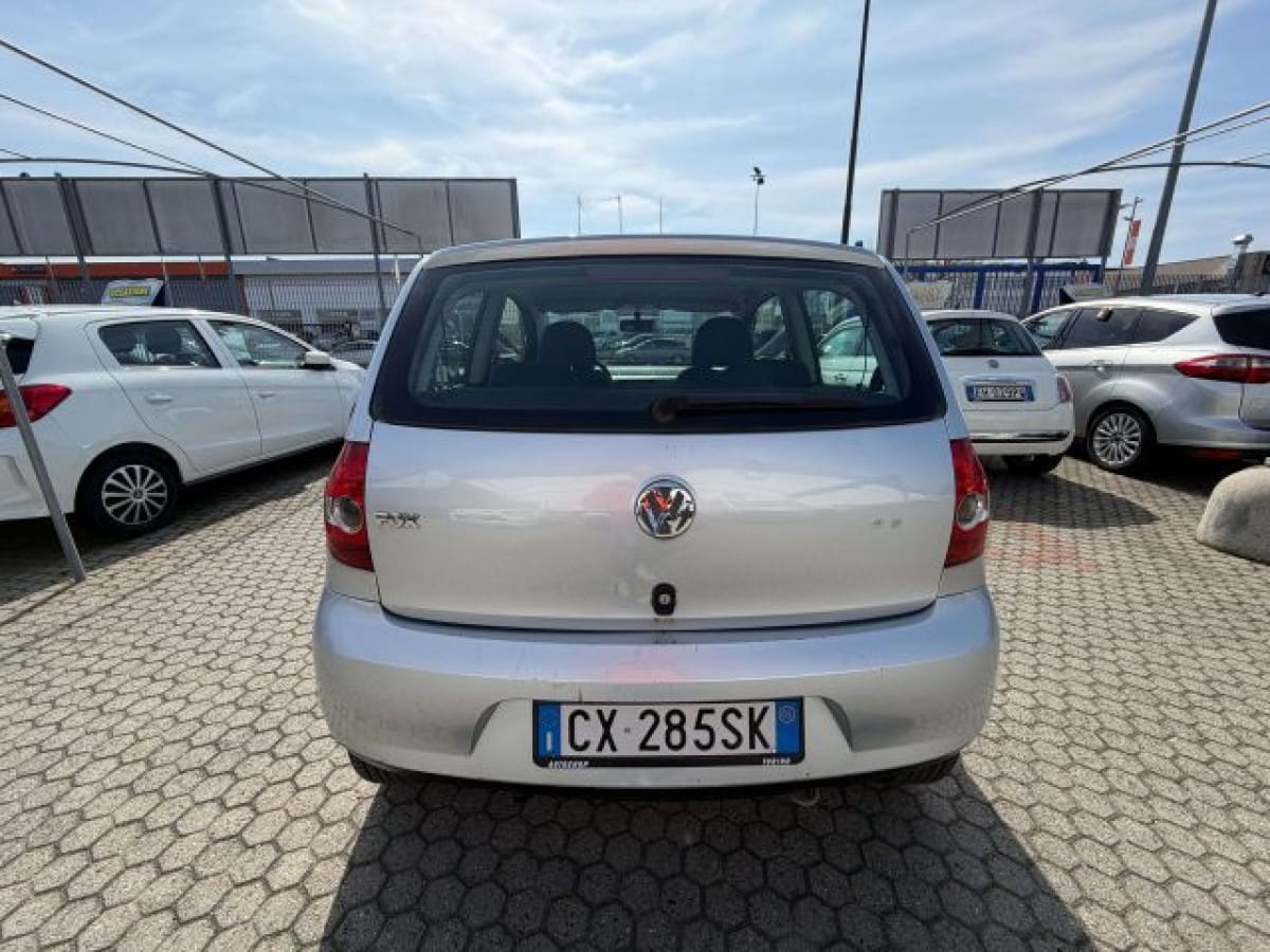 VOLKSWAGEN Fox 8