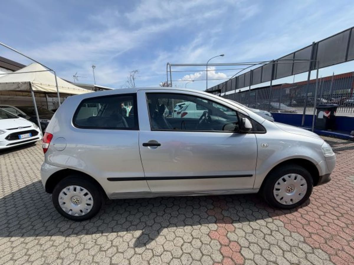 VOLKSWAGEN Fox 9