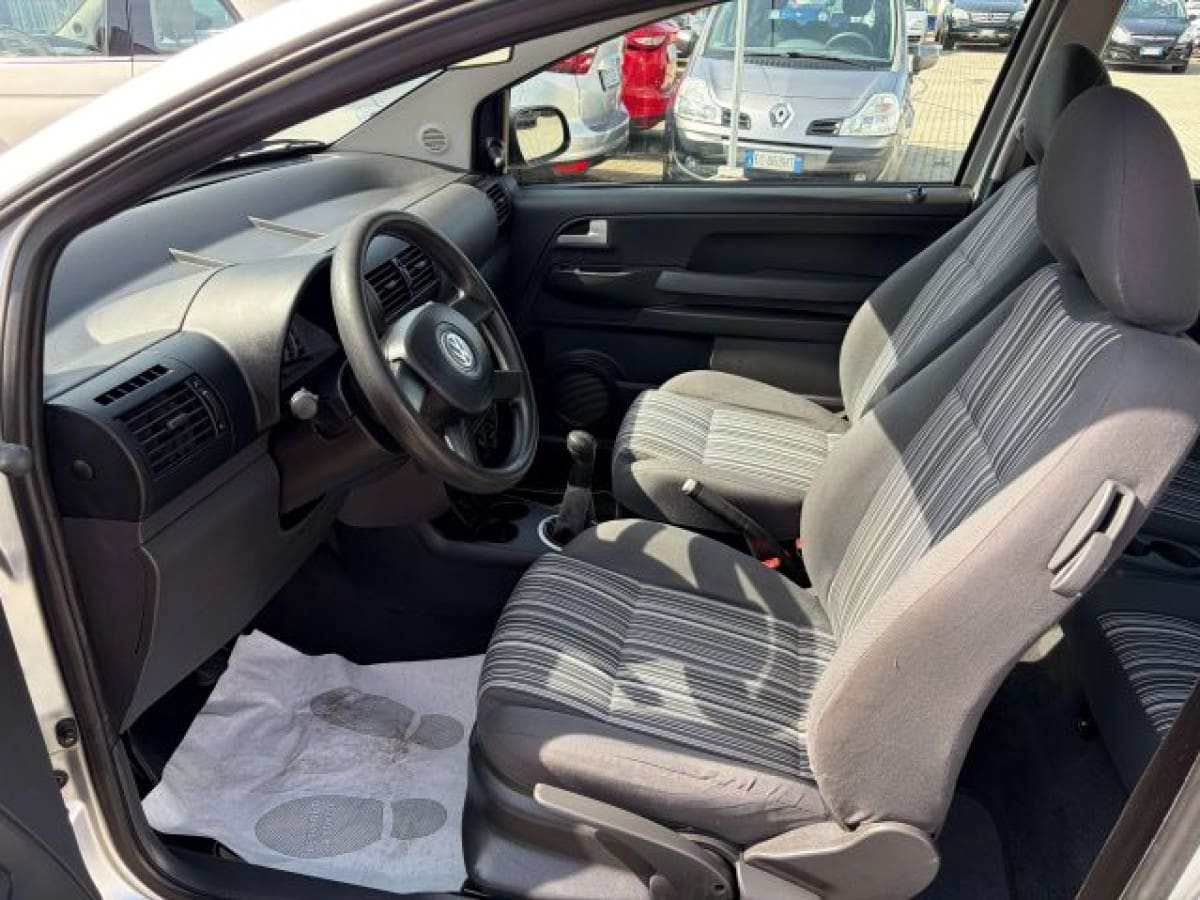 VOLKSWAGEN Fox 11