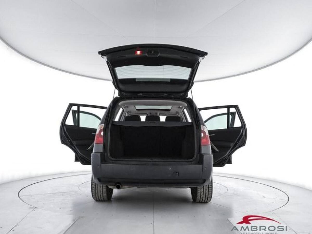 BMW X3            (E83) 12