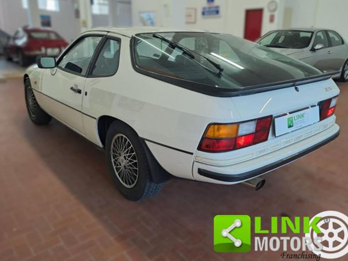 PORSCHE 924/944 15