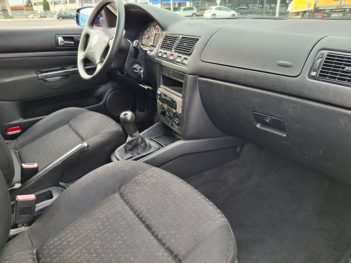 VOLKSWAGEN Golf 4ª serie 5
