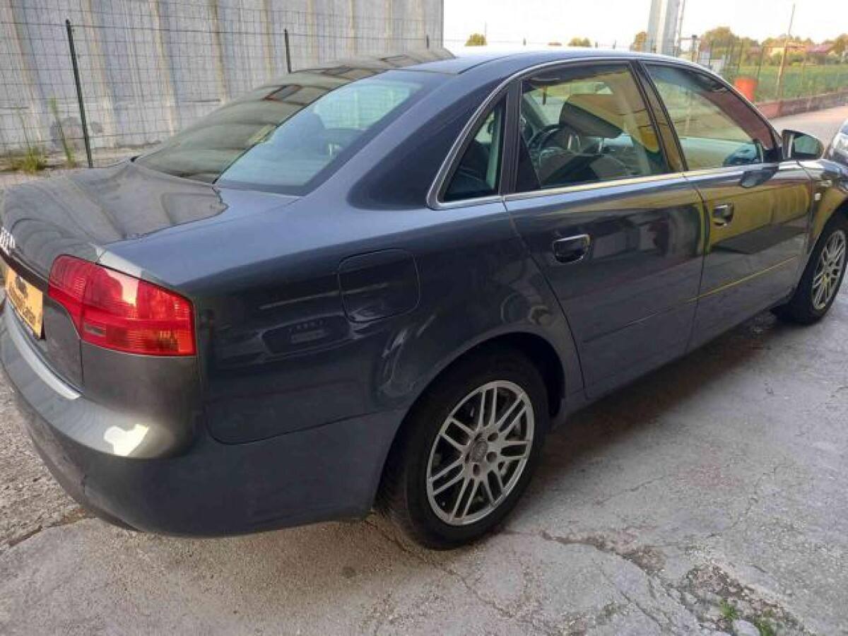 AUDI A4 1ª serie 12