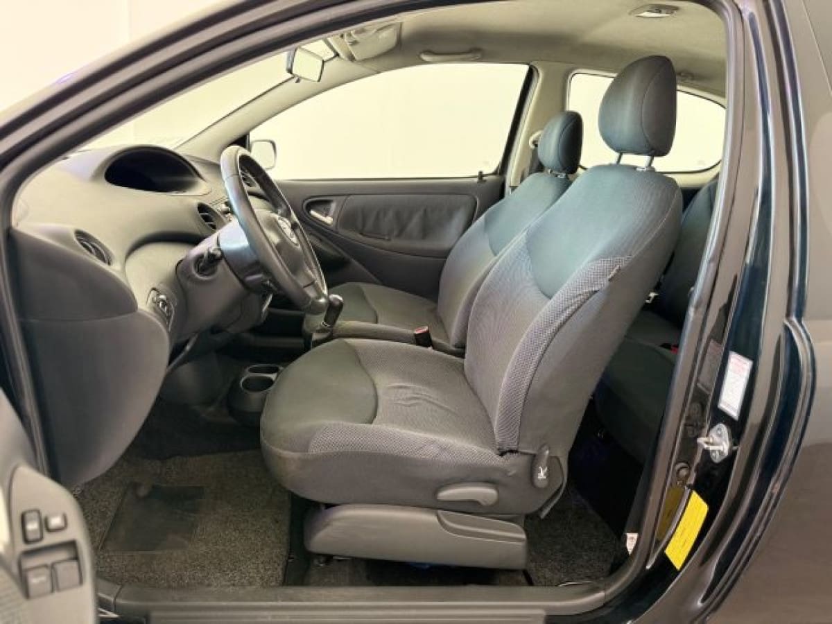 TOYOTA Yaris 6