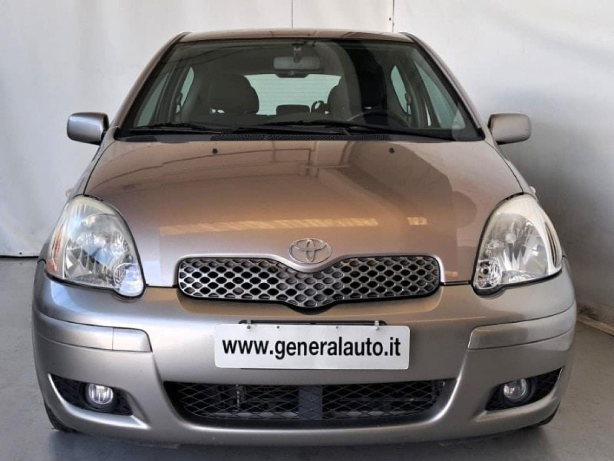 TOYOTA Yaris 109778125
