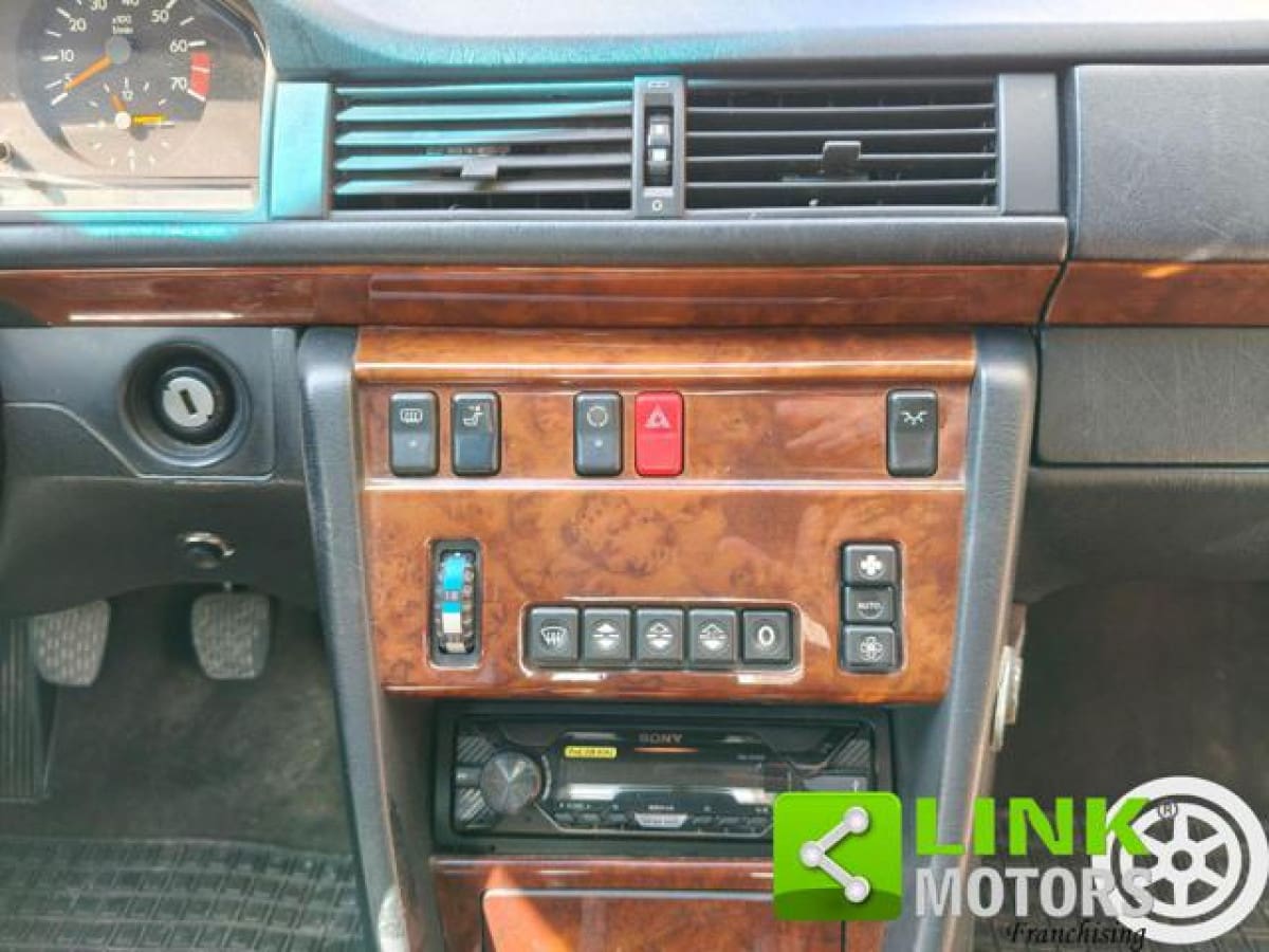 MERCEDES Serie 200-320(C124) 7