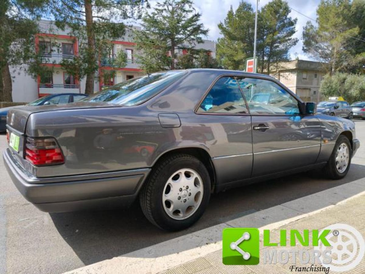 MERCEDES Serie 200-320(C124) 9