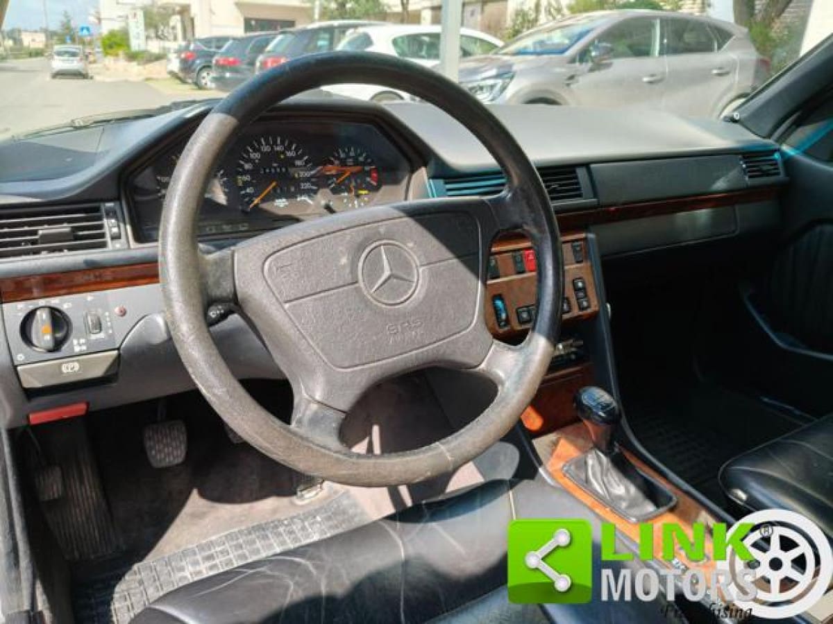 MERCEDES Serie 200-320(C124) 15