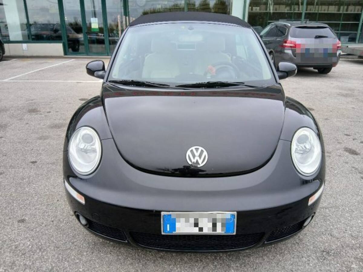VOLKSWAGEN New Beetle 2