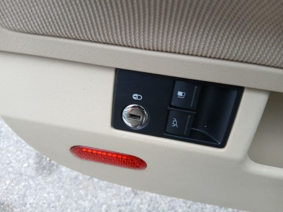 VOLKSWAGEN New Beetle 3