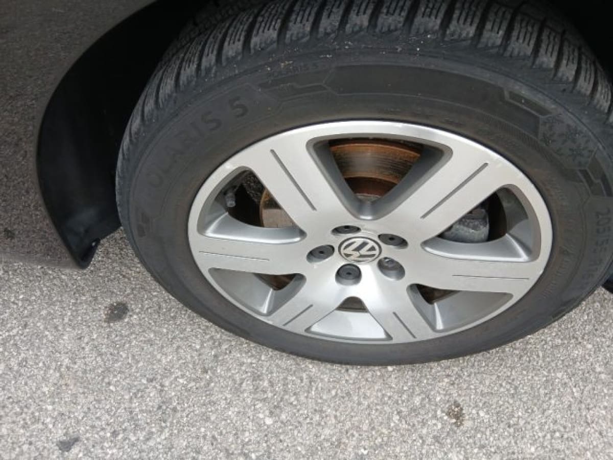 VOLKSWAGEN New Beetle 9