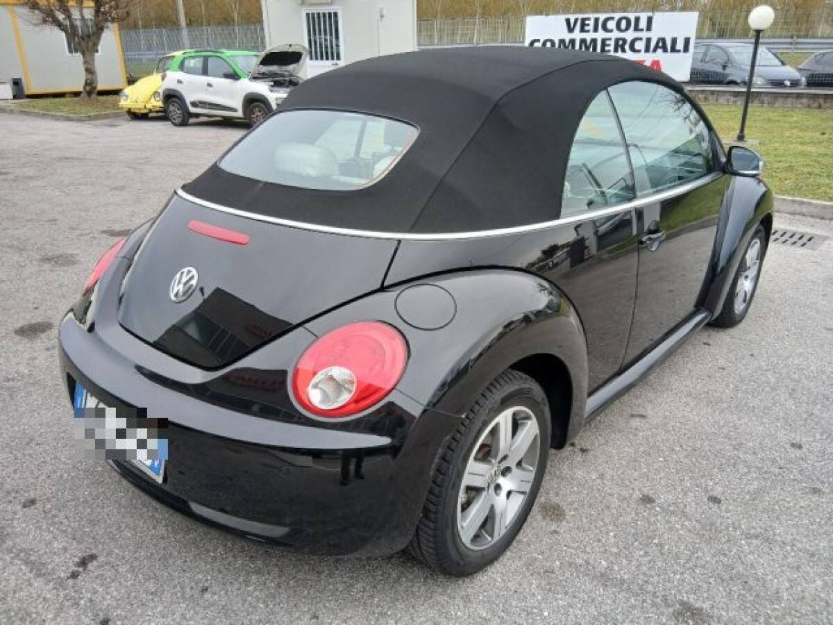 VOLKSWAGEN New Beetle 10