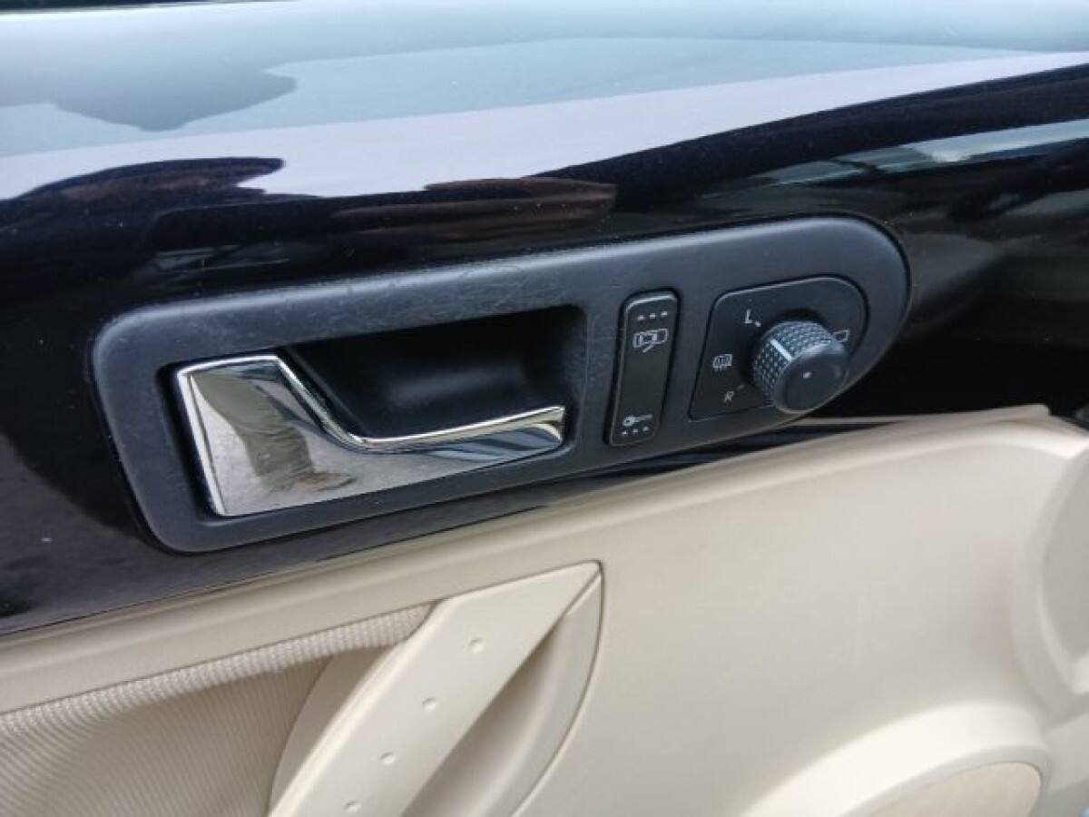 VOLKSWAGEN New Beetle 14