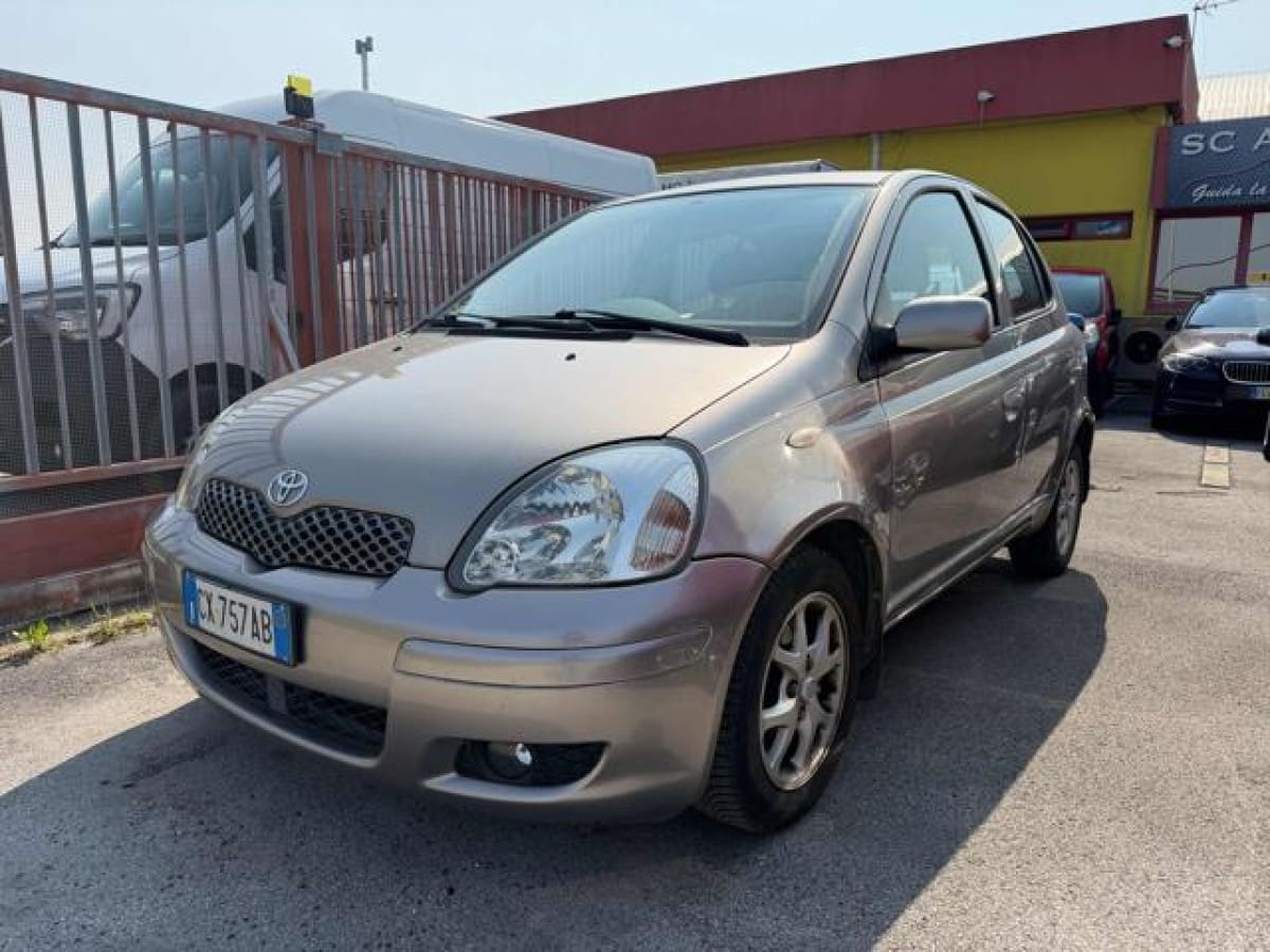 TOYOTA Yaris 109778596