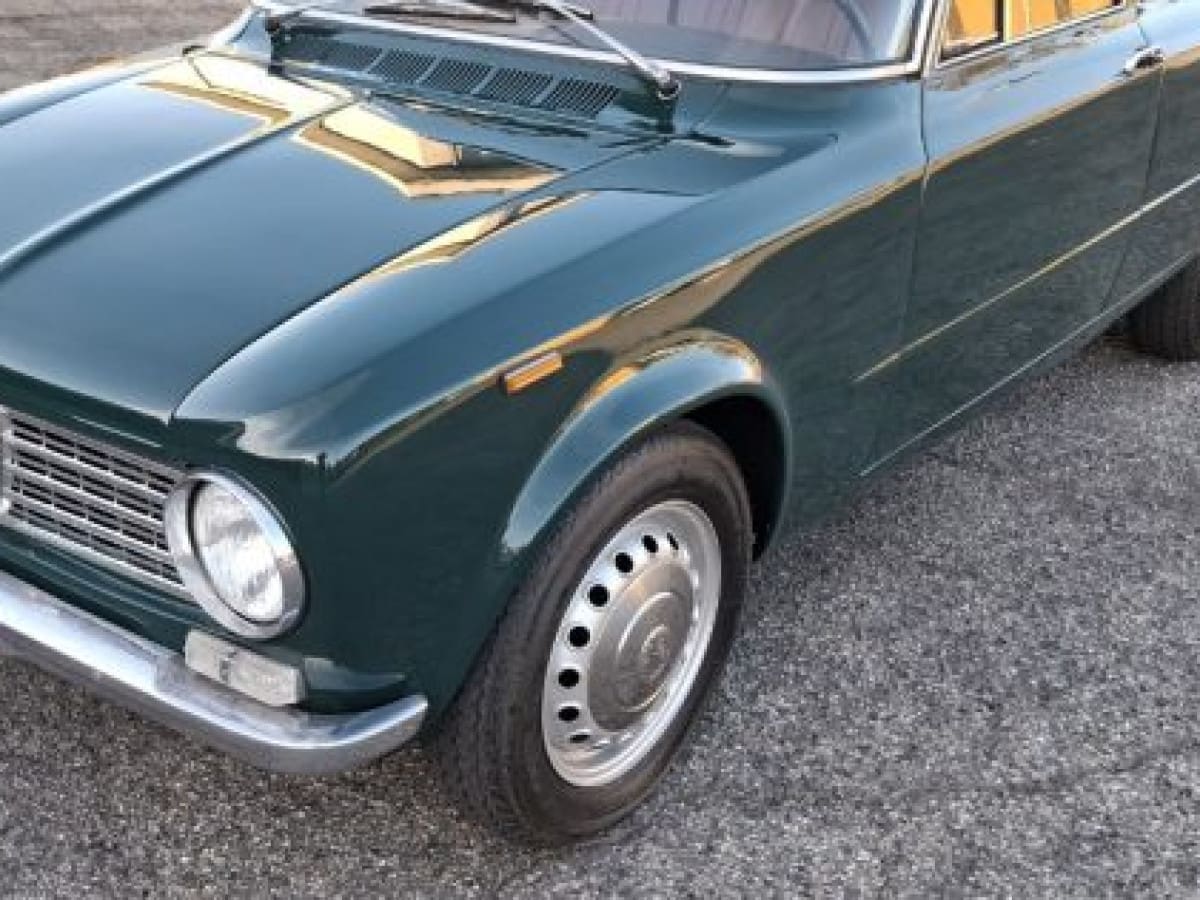 ALFA ROMEO Giulia (2016) 4