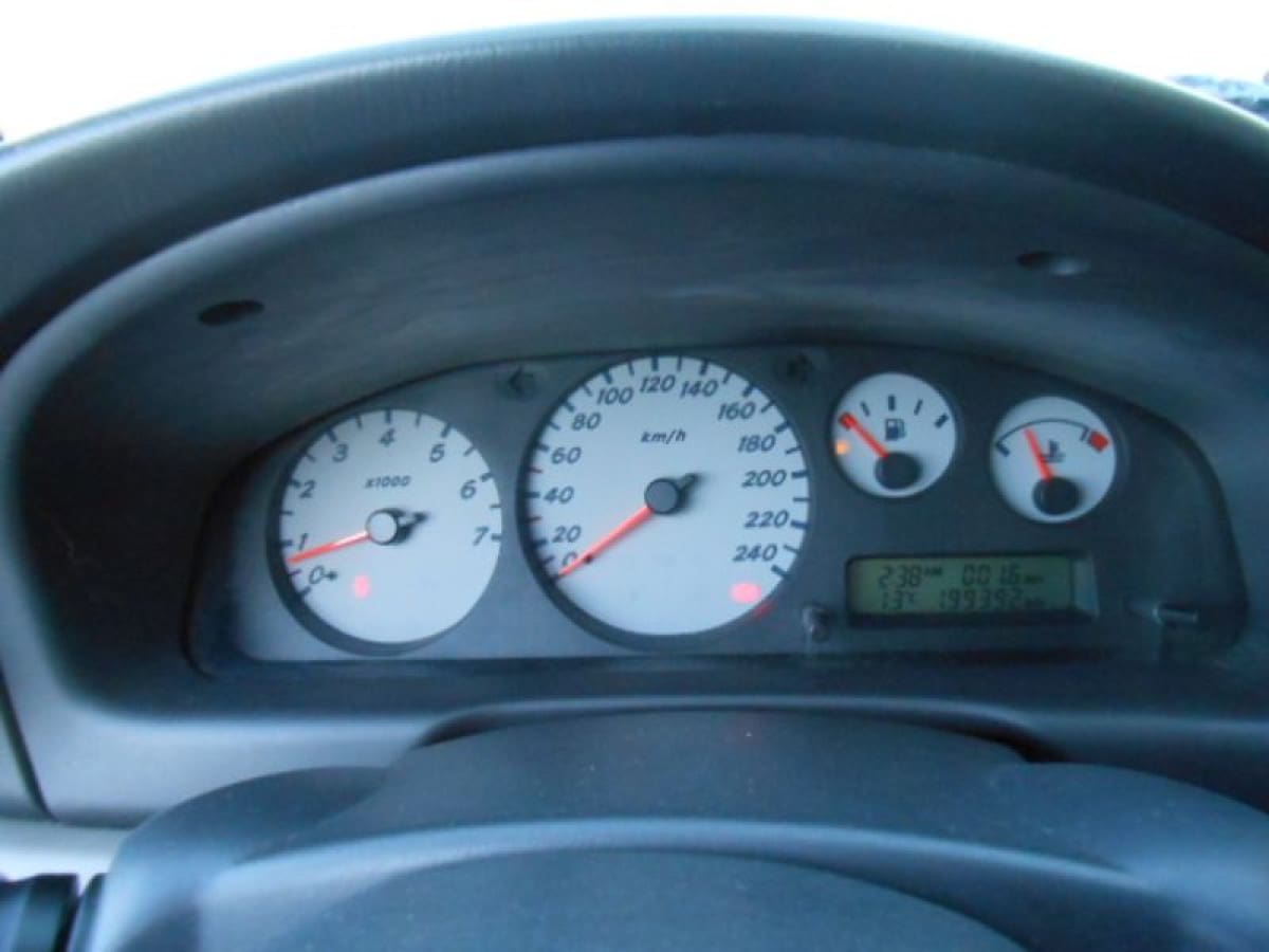 NISSAN Almera 2ª s./Tino 3