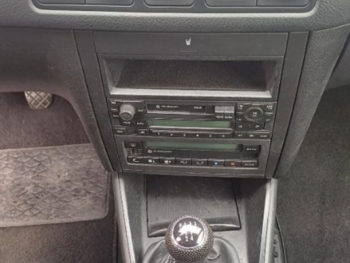 VOLKSWAGEN Golf 4ª serie 4