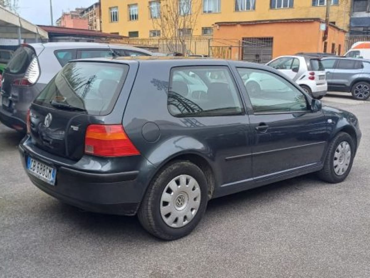 VOLKSWAGEN Golf 4ª serie 9