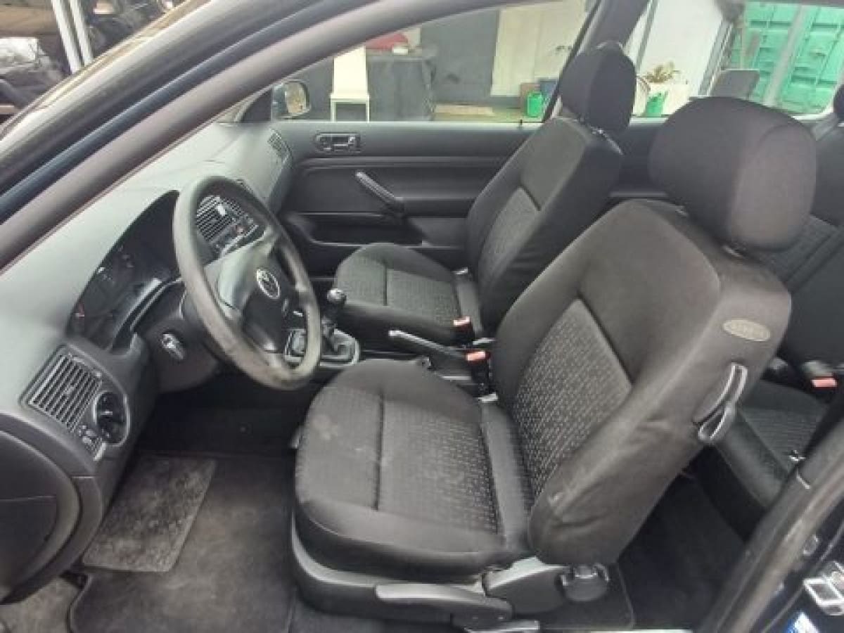 VOLKSWAGEN Golf 4ª serie 12