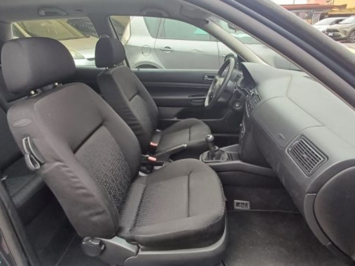VOLKSWAGEN Golf 4ª serie 13