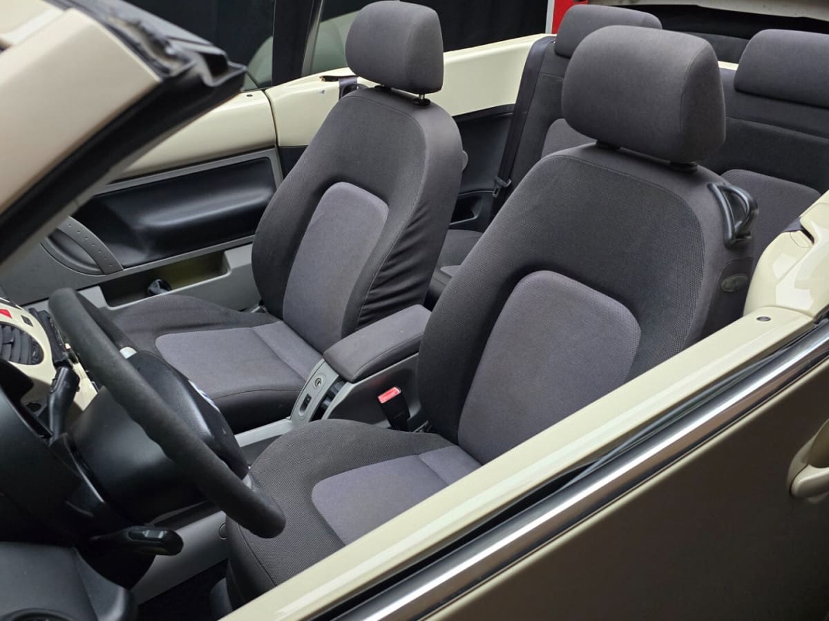 VOLKSWAGEN New Beetle 3