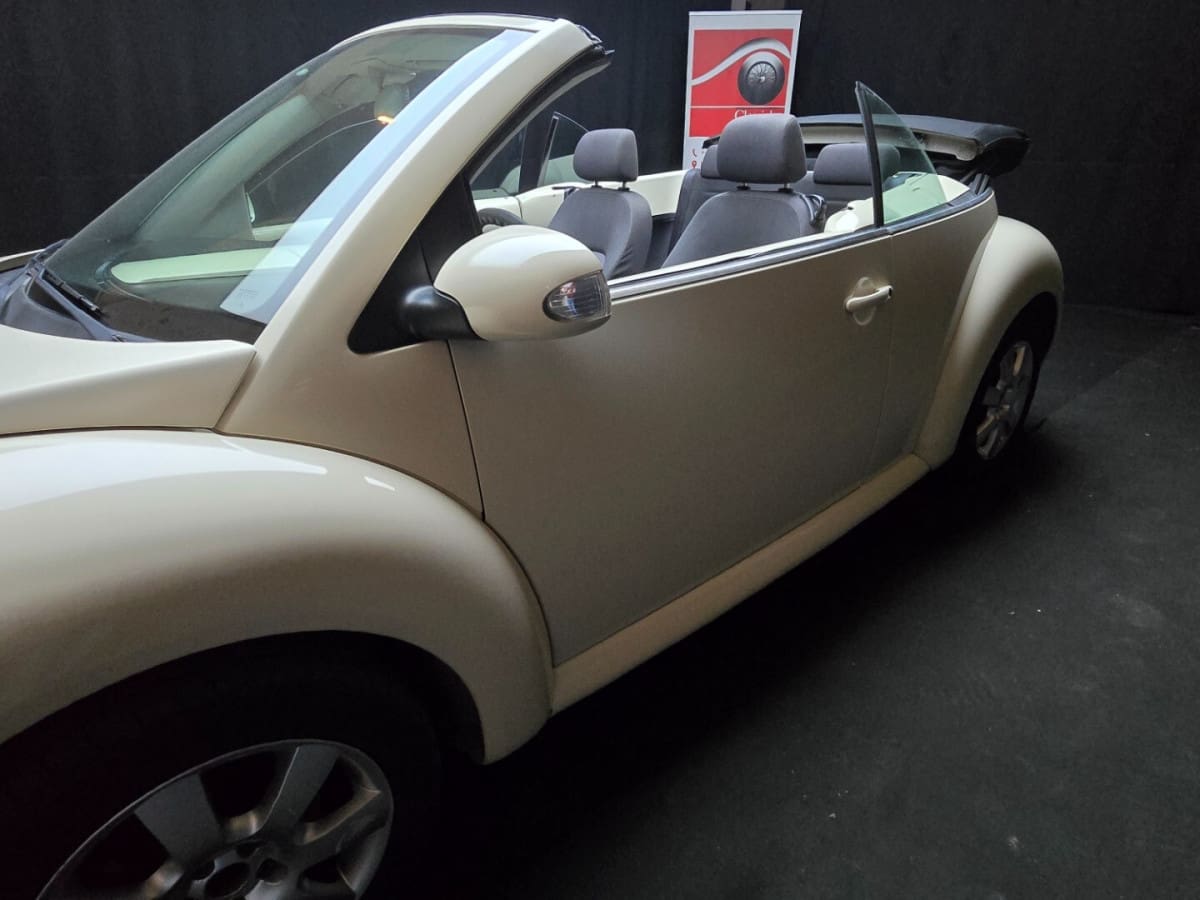 VOLKSWAGEN New Beetle 4
