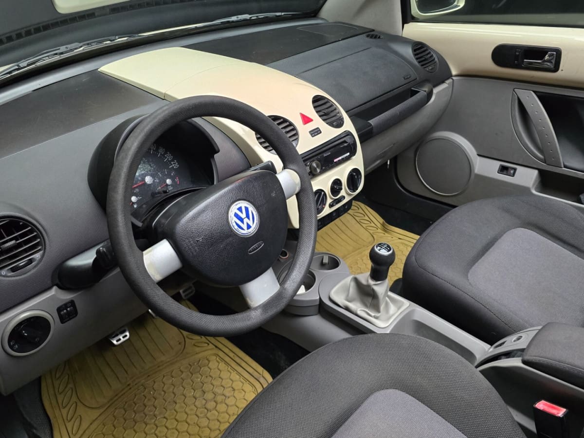 VOLKSWAGEN New Beetle 6