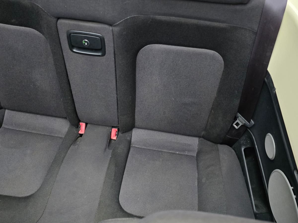 VOLKSWAGEN New Beetle 12