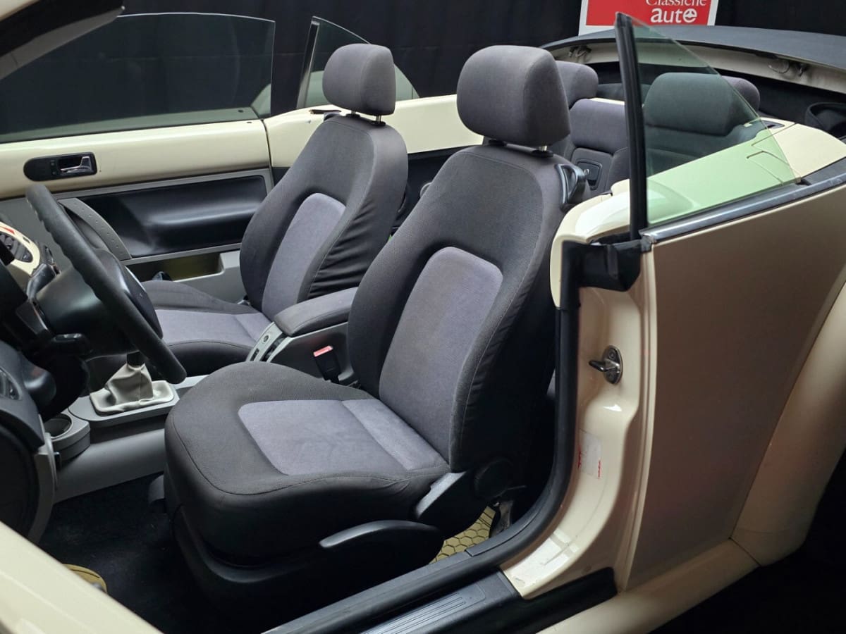 VOLKSWAGEN New Beetle 15