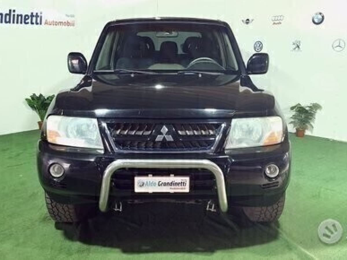 MITSUBISHI Pajero (2000-2007) 2