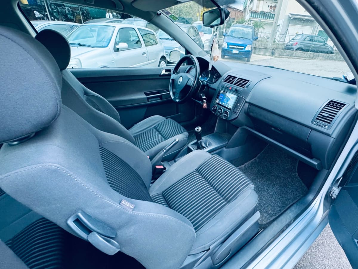 VOLKSWAGEN Polo 4ª serie 8