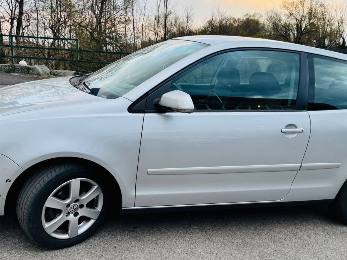 VOLKSWAGEN Polo 4ª serie 16