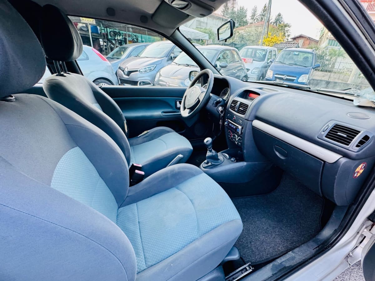 RENAULT Clio 2ª serie 6