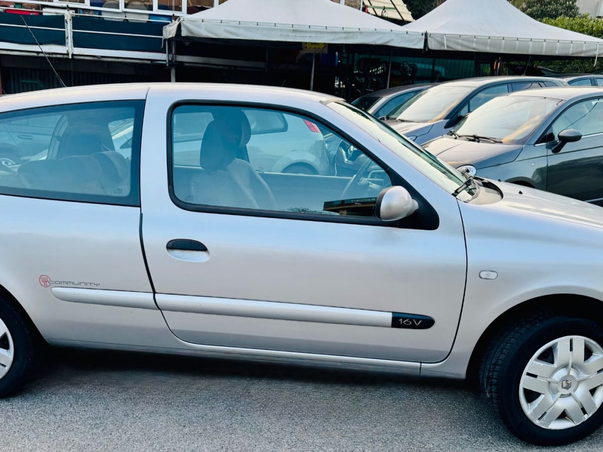 RENAULT Clio 2ª serie 11