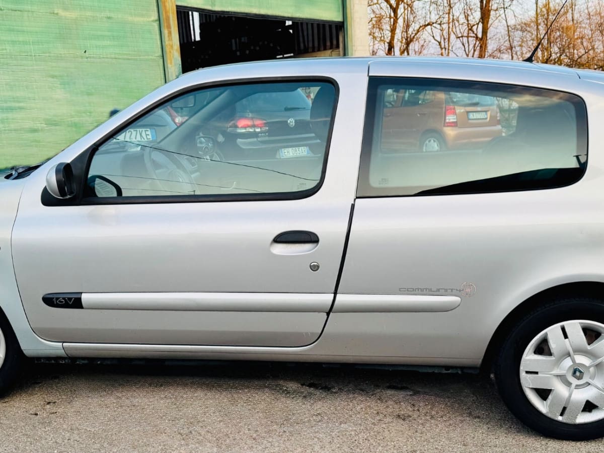 RENAULT Clio 2ª serie 12