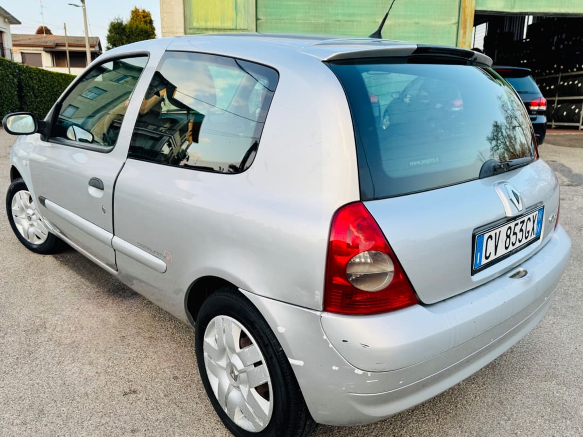 RENAULT Clio 2ª serie 13