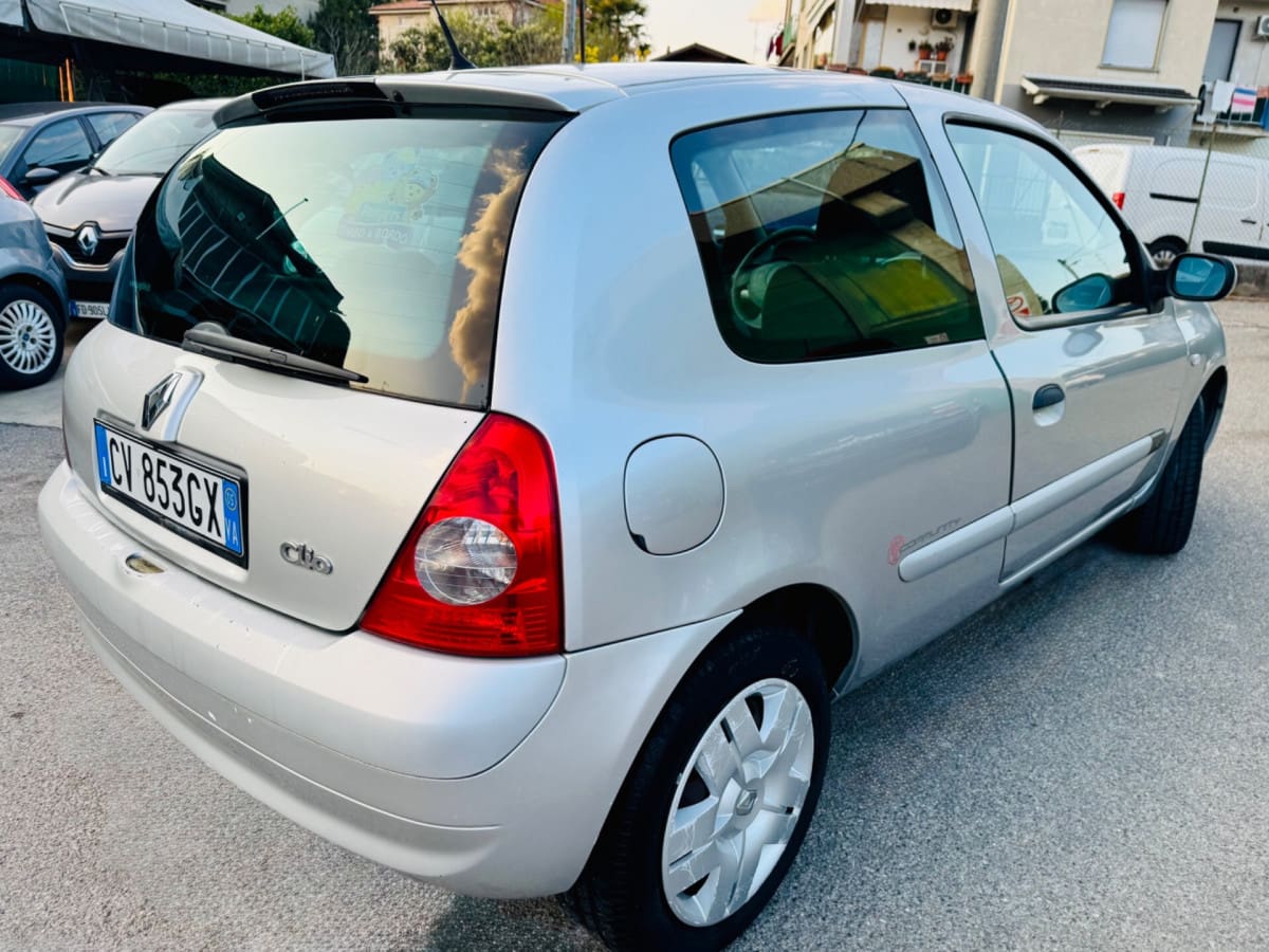 RENAULT Clio 2ª serie 14