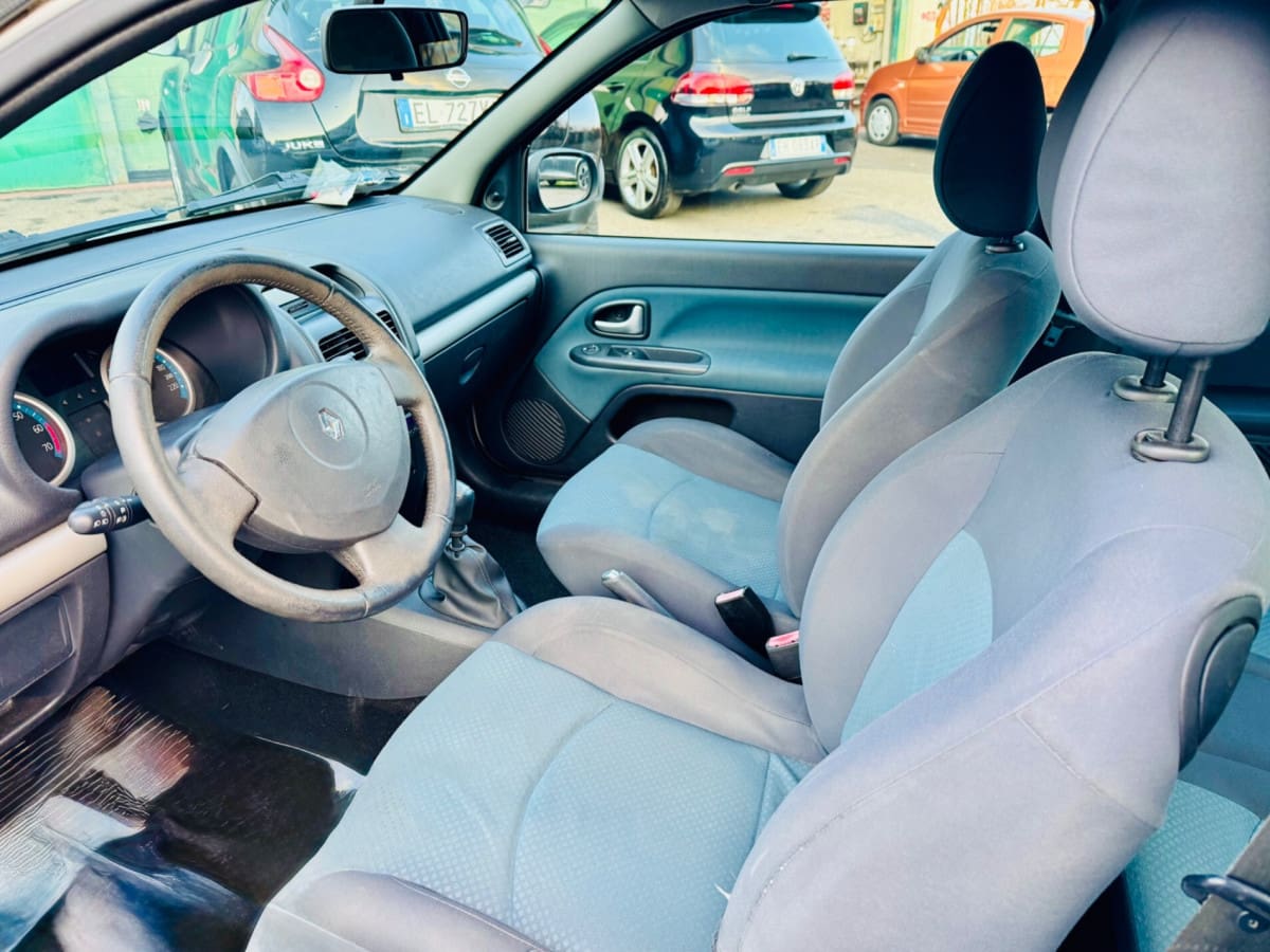 RENAULT Clio 2ª serie 16