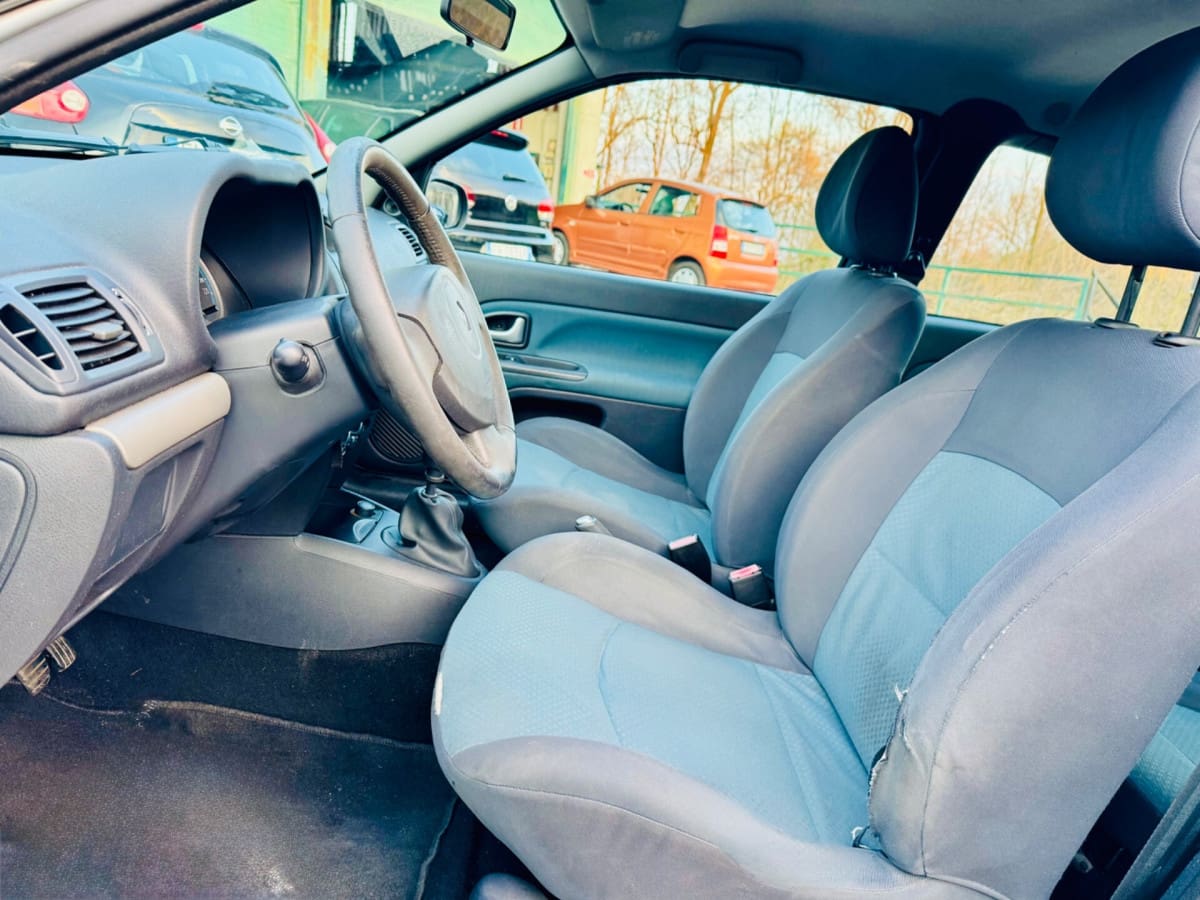 RENAULT Clio 2ª serie 17