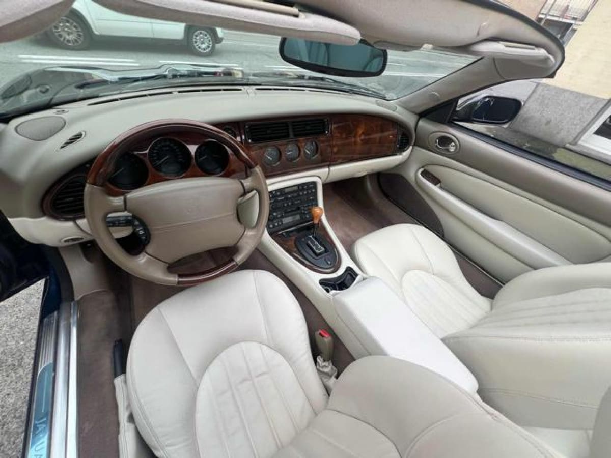 JAGUAR XK8/XKR      (X100) 3