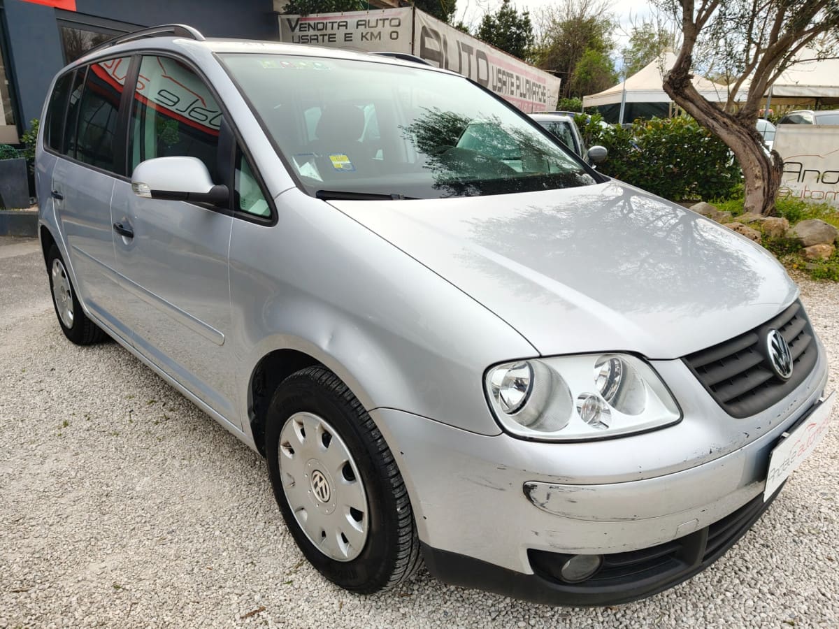 VOLKSWAGEN Touran 2